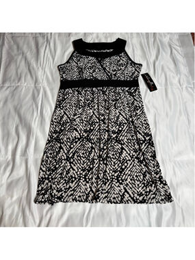 Women's Madmazelle Black White Patterned Sleeveless Dress M